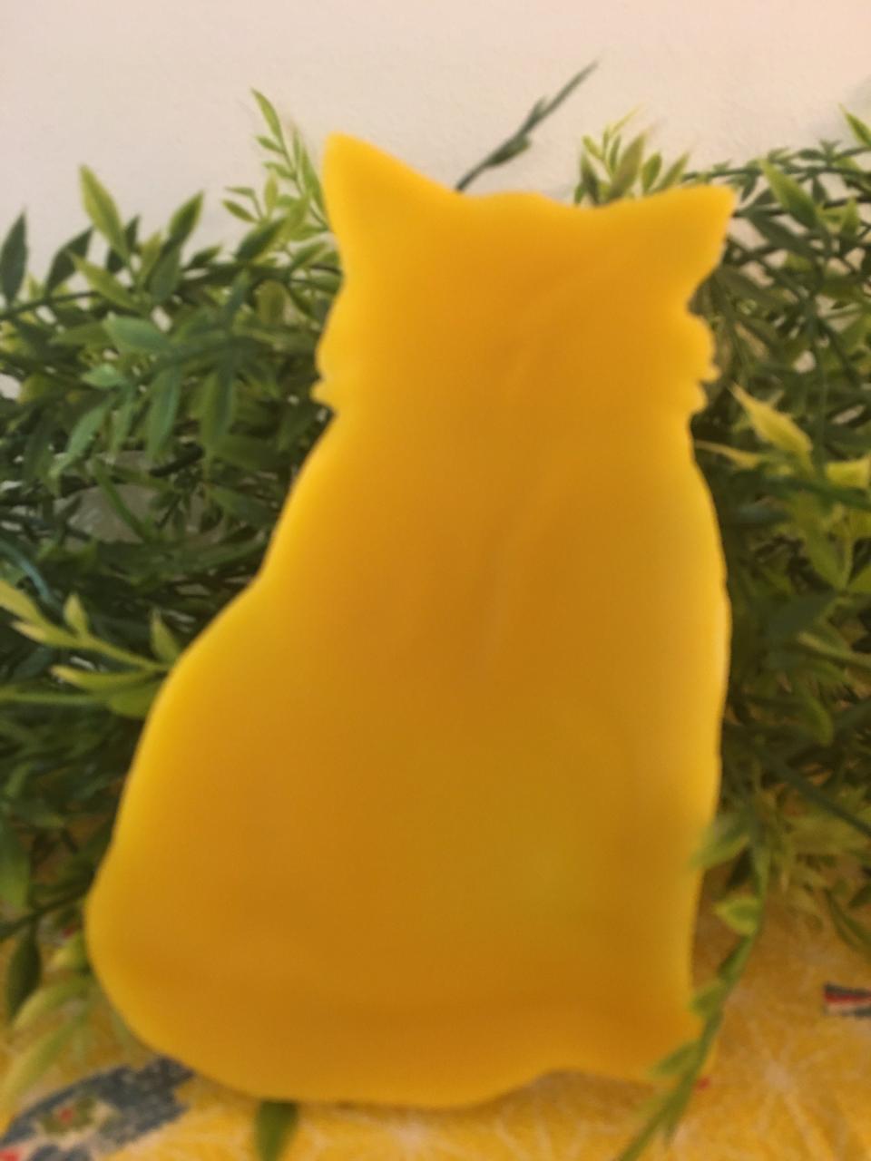 Beeswax Fluffy Cat with Flowers