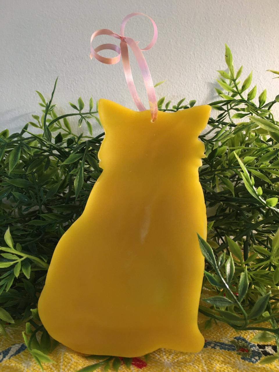 Beeswax Fluffy Cat with Flowers